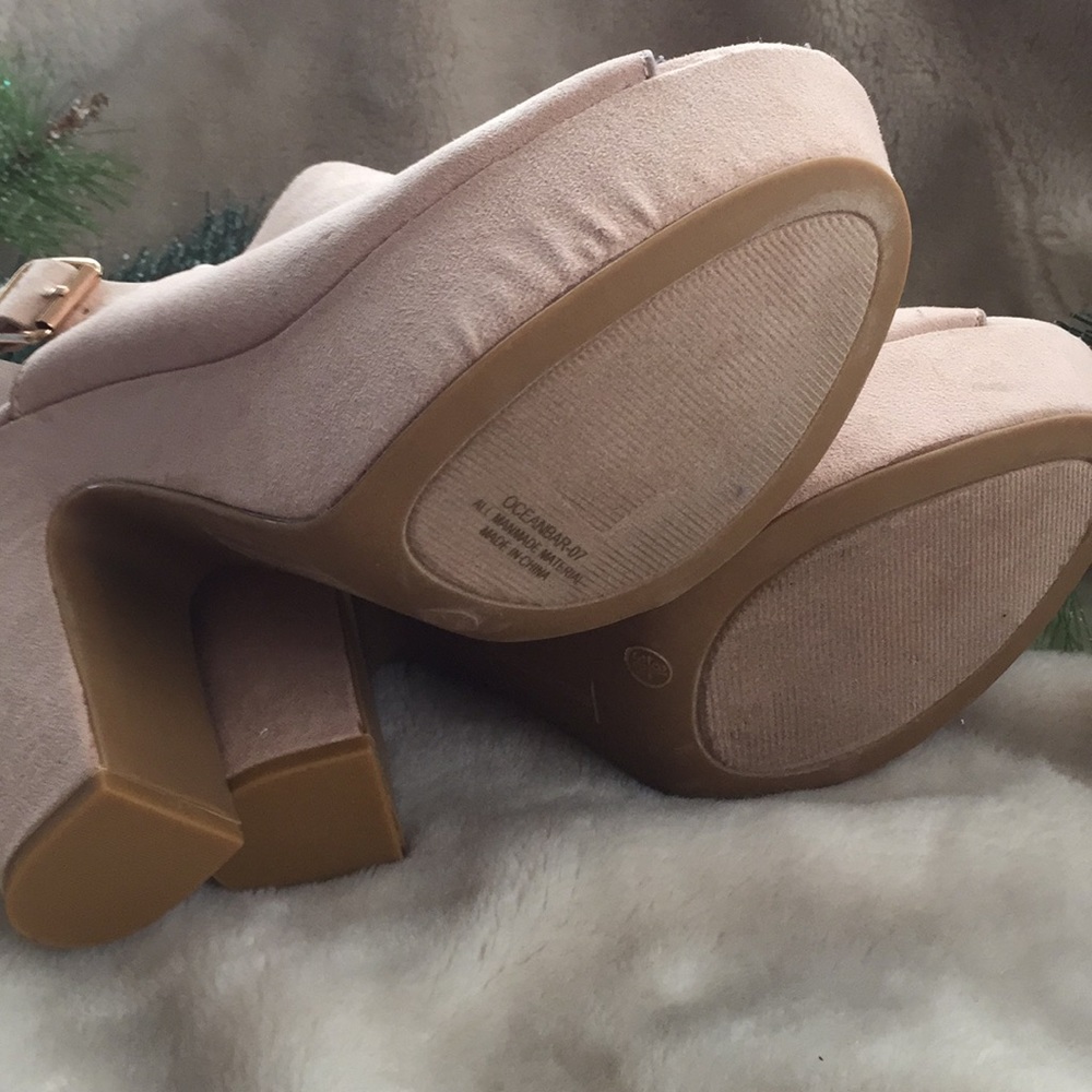 Nude Platforms ๐
๐ผ - Picture 6 of 6